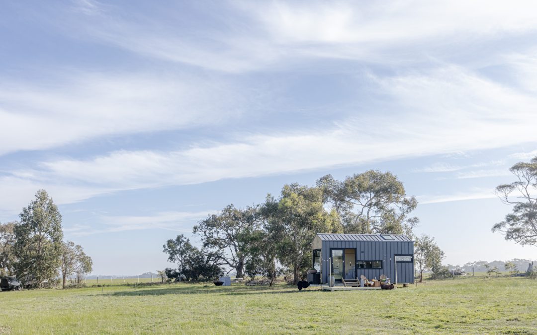 Designing Guest-Ready Tiny Homes on Wheels: Small Spaces, Big Experiences